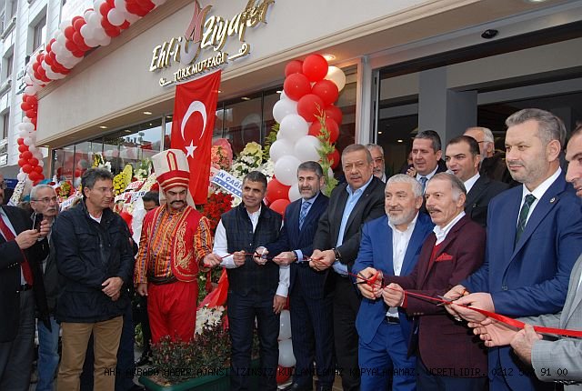 Ehli Ziyafet lezzet tutkunları için kapılarını dualarla açtı