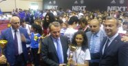 Şehit Ömer Halisdemir İstanbul okul sporları şampiyonları kupalarına kavuştu